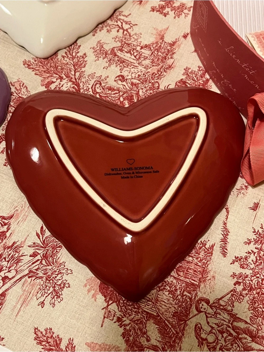 NWT WILLIAMS-SONOMA SCALLOPED HEART PLATES.